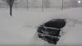 外国人「さすがスバルだぜ!」雪に埋もれた状態から脱出するスバル車に絶賛の声