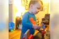 ママが一番ビックリ!?大工さんごっこして遊ぶ2歳の息子がいきなりとんでもない行動に!