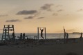 ビーチのゴミや廃材を使って無料のジムを作り上げた男性…その心意気に胸が熱くなる!