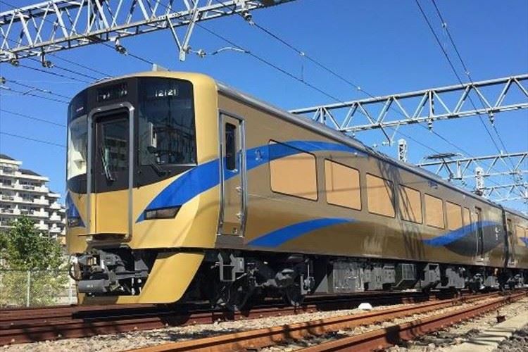 車内も金ピカ!? 煌びやかな“黄金の特急”が営業運転開始! …泉北高速鉄道線