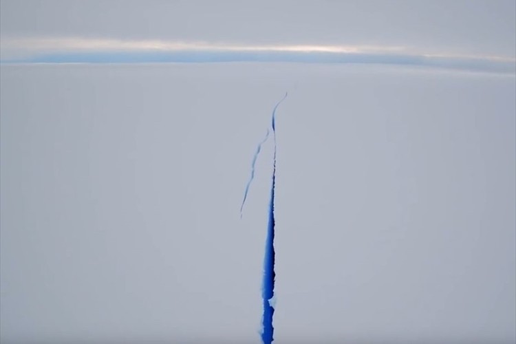 【動画】何だこれは!? 南極の棚氷に亀裂が広がっていることが判明…英国南極調査研究所が公開