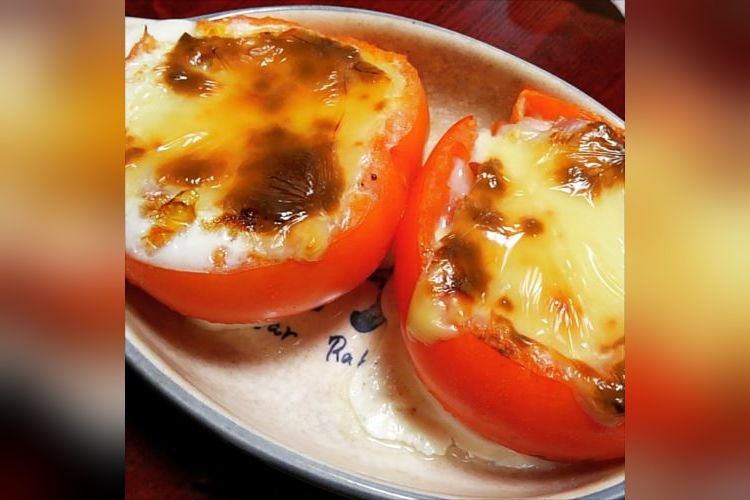 アツアツとろ~り…絶対美味しい「よくばりトマトのチーズ詰め」の作り方が話題に