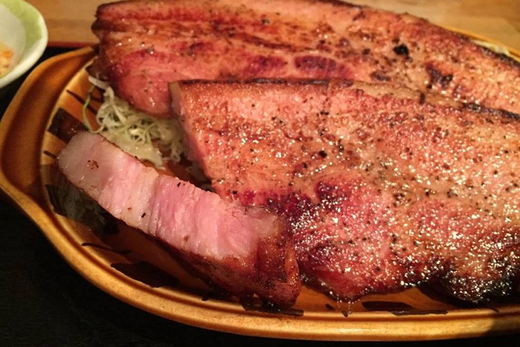THE・男飯…!品川の名店で超ド迫力『ベーコンステーキ定食』を食べてみた!