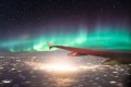 まさに夢のようなフライト！飛行機の中から観たオーロラが幻想的で美しい！