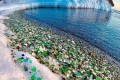 まるで宝石箱のよう…自然が創り出した光り輝くガラスの海岸が美しすぎると話題に!