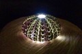 「海で拾った殻にLEDを仕込んでみた」ウニの殻を使った手作りランプが素敵だと話題に!