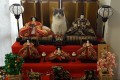 そうそこはあなたの場所です。お雛様を出すと定位置に鎮座されるお猫様