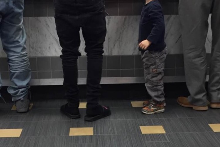 あなたが3歳の子どもだったらこの大人になんて注意しますか?
