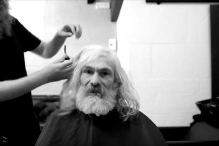 55歳ホームレスの男性がガラッとイメチェンした結果、人生にも大きな変化が