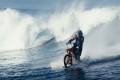 【伝説のチャレンジ】え?バイクが波乗り?ありえない組み合わせだけど超カッコいい!