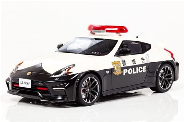 警視庁に導入されて話題となっていた「フェアレディZ」が1/18スケールのミニカーで登場!