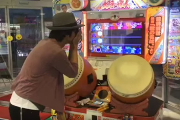 太鼓の達人を「恋ダンス」を踊りながらノーミスクリアする猛者が凄い!
