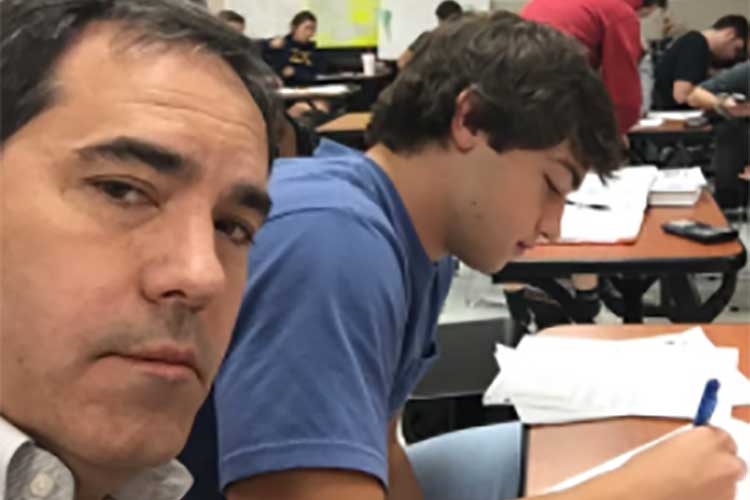 学校の授業を妨害する男子生徒。先生からの連絡に、父親がとった行動とは…?