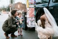 インターネットが繋いだ奇跡!撮影中の花嫁を本物のプリンセスと勘違いした女の子のエピソードが素敵