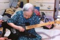 100歳近かったひいばぁちゃん…ヘヴィメタルバンドの曲を弾いていた姿が最高にクール!!