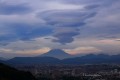 台風の影響なのか！？富士山に出現した「吊るし雲」が幻想的だと話題に