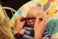 感動の瞬間!生まれつき視力が弱い赤ちゃんが初めてママの顔を見てビッグスマイル