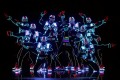 これぞエンターテイメント!LEDの光を駆使したダンス集団のパフォーマンスがカッコ良すぎ!