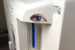 イタズラされたくない場所には“目のシール”が効果的!! 子供のイタズラがピタッと止んだ