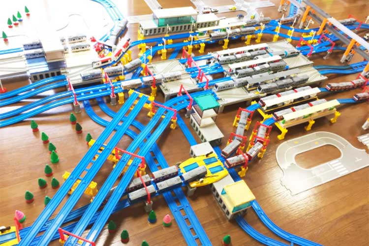 横浜駅をプラレールで忠実に再現!構造の精巧さが“迷子になるほどの再現度”でスゴすぎる!