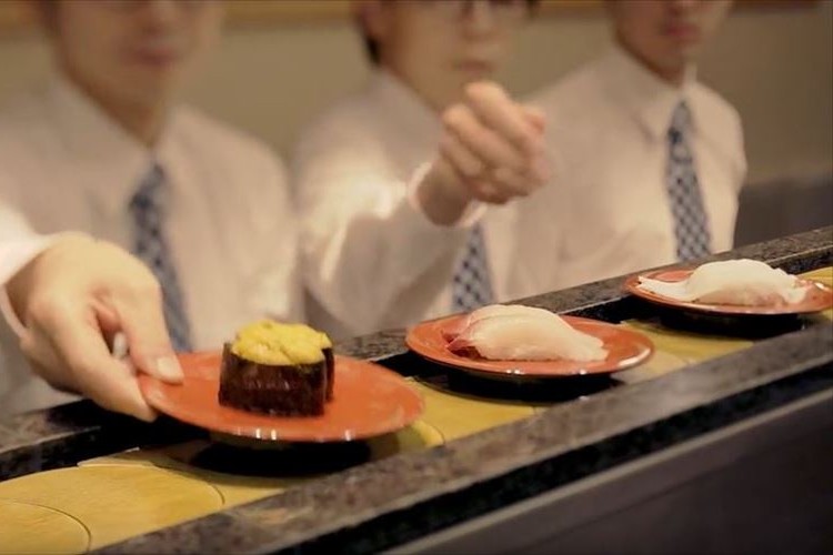 カメラ用レンズが回転寿司のレーンに!?キヤノンがレンズ×回転寿司の動画を公開した理由