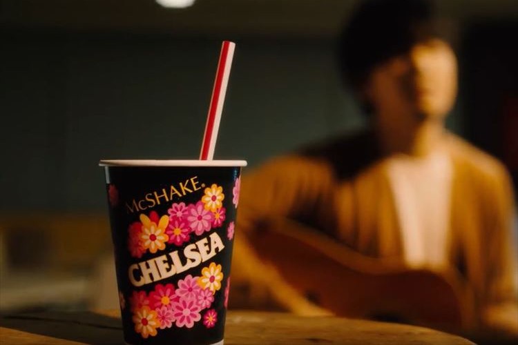同じ年に誕生したマックシェイクとチェルシーが初のコラボ “飲むチェルシー”が登場!