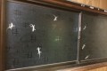 7匹ものヤモリが窓に張り付いていた…「めっちゃ守られている」「セコムいらず」と話題に!
