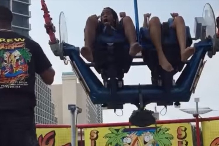 【怖すぎるいたずら】このいたずらは怖い！逆バンジーでボルトが外れるドッキリ！