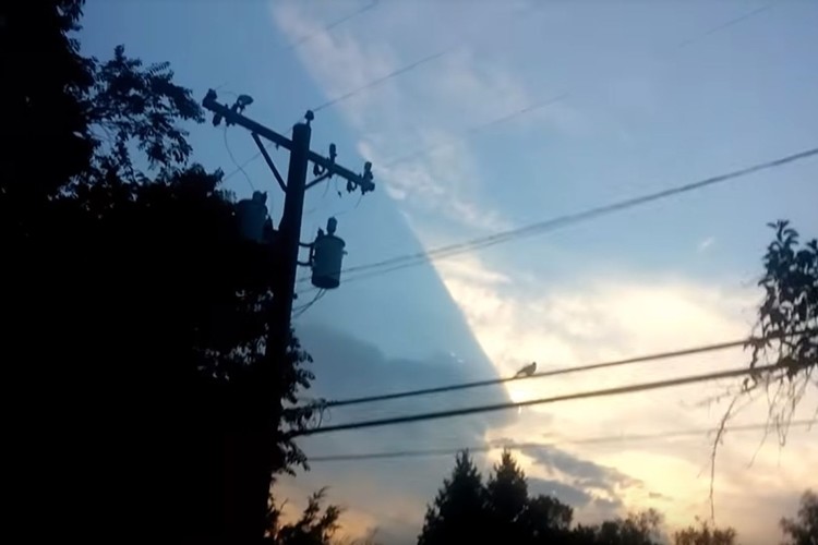 UFO?ラピュタ?自然現象?超常現象?YouTubeにアップされた謎の映像が話題に!