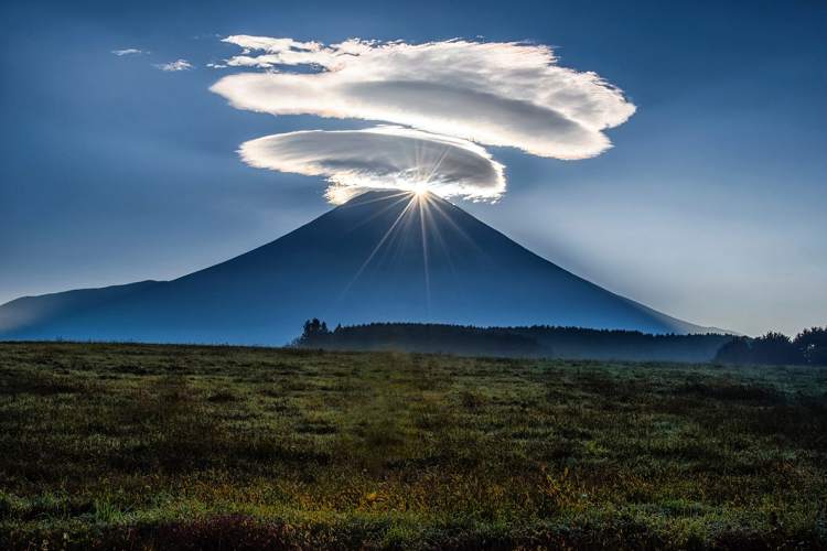 なんという神々しさ…吸い込まれるような一枚の『富士山』の写真が話題に