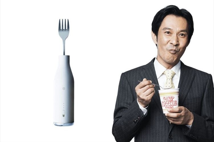 “麺すすり音”をカモフラージュ！「ヌードル・ハラスメント」を解決するフォークが登場！