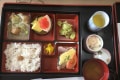 「ホテルで出産したんですか?」日本で出産した外国人女性が日本の“病院食”を投稿し話題に