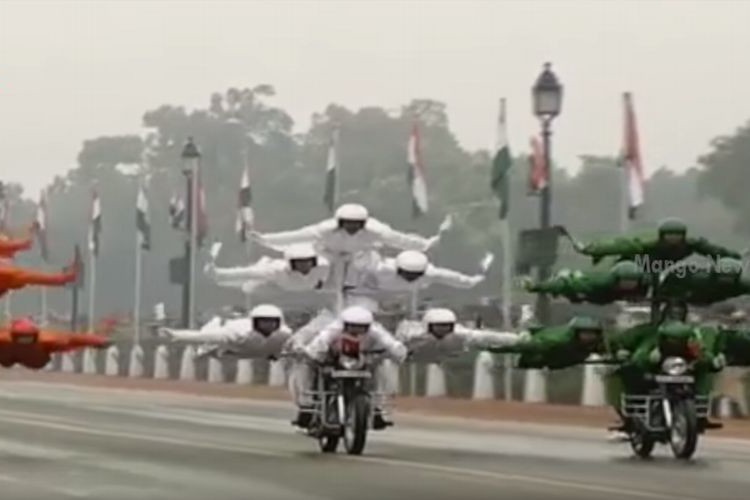 オバマ元大統領も大感激だった…インド軍のバイクパレードが凄すぎると話題！