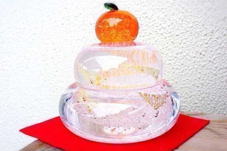 もっちりキラキラした「ガラスの鏡餅」でひと味違った新年を！