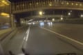 突然、高速道路でバイクが逆走を開始…一体なぜ！？その理由に多くの反響