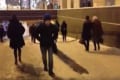ロシアではよくある光景なのか!?凍結した路面を有効活用する人々