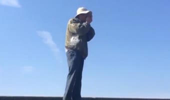 このおじさん何者!?「いいもの見せてあげる」と言われたので待ってみたら・・・、マジでスゴいものが見れた!!