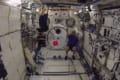 宇宙船内で行われた“無重力状態でのバドミントン”が別のスポーツのようで楽しそうだ