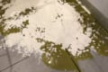 小麦粉が油吸着剤になる!油を床にこぼしてしまった時の対処法が素晴らしい