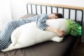 もちふわで気持ち良さそう!リアルに再現された『セクシー大根抱き枕』が超可愛い