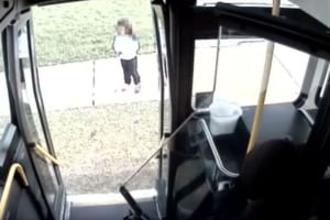 「私も親だから」迷子になっていた女の子を業務中に助けたバスの運転手に称賛の声
