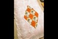 胸アツ…!宿泊先の布団をよ~く見ると“あの柄”だったことが判明!【昭和ホイホイ】