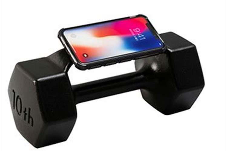 薄型・軽量とは対を成す…重さ約10kgの鉄アレイ型iPhone Xケースが気になる!