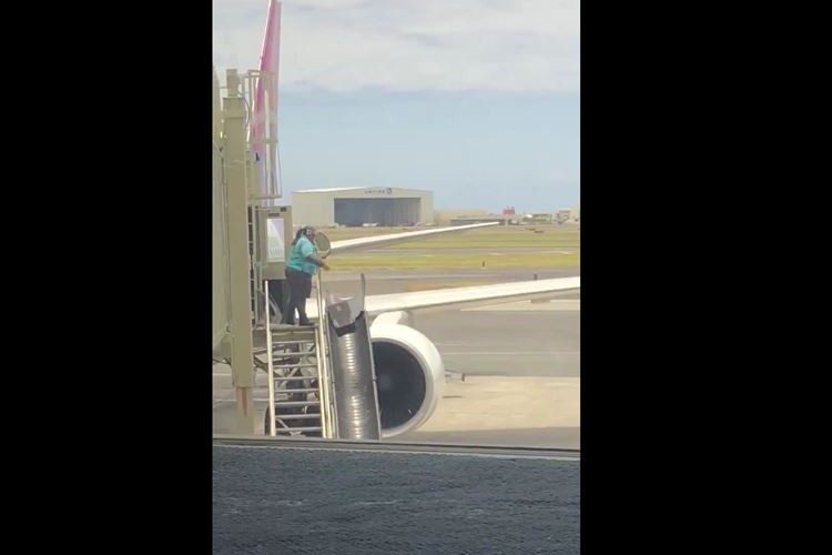 【動画】こりゃ酷すぎる!スーツケースを乱暴に扱うクルーに非難の声