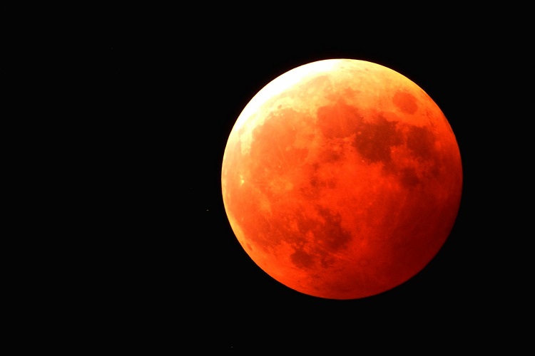 7月28日に皆既月食が見られる!今回を見逃したら次は3年後の貴重な天体ショー