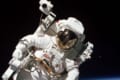 この宇宙飛行士の写真が怖いってなぜ？見ればわかる！本当に恐怖を感じる宇宙遊泳の写真！