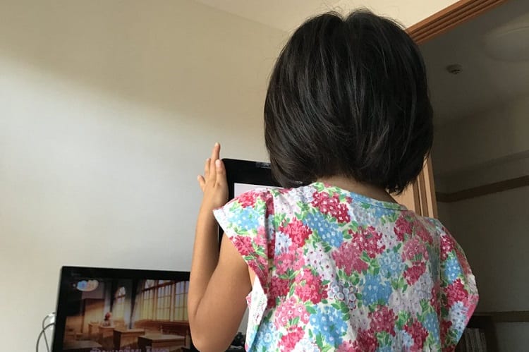 この現象、身に覚えが…iPadを使った子どもの録画方法がなぜか懐かしいと話題！