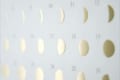 美しい…『月の満ち欠け』を金の箔押しで表現したカレンダーが素敵すぎる