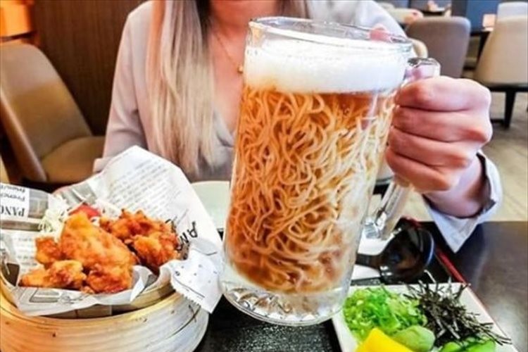 海外で『ビールラーメン』が話題に！ビールにラーメンが入っているように見えるけど実は…