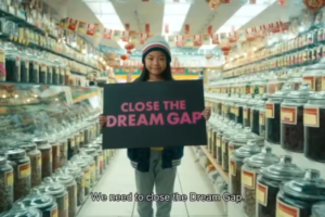 少女たちが訴えかける「夢のギャップ」。バービー人形メーカーの問題提起動画が話題